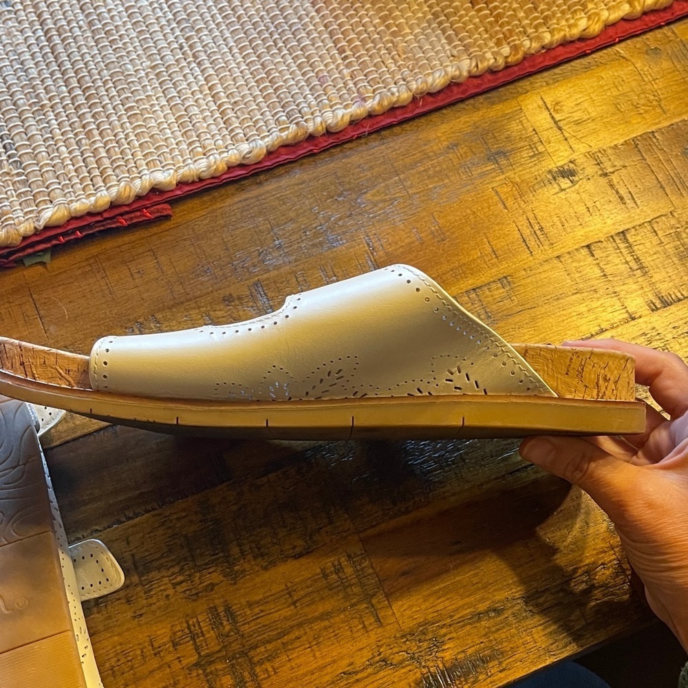 Earth Cream Double Buckle Sandals - Picture 3 of 5